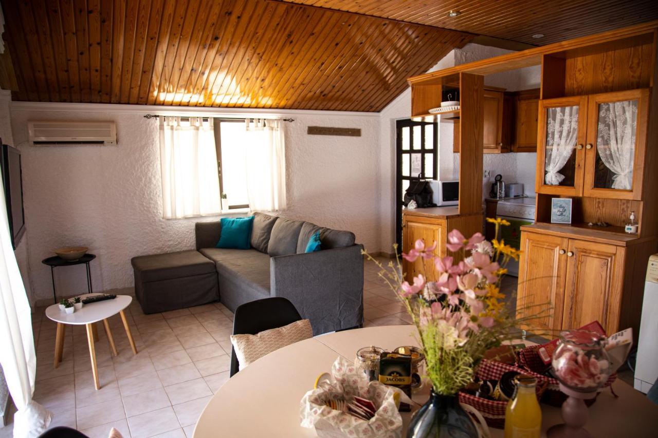 Rose'S Place Артеміда Екстер'єр фото